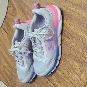 GUC girls Underarmour tennis shoes, size 4.5Y. Grey, pink, purple color.